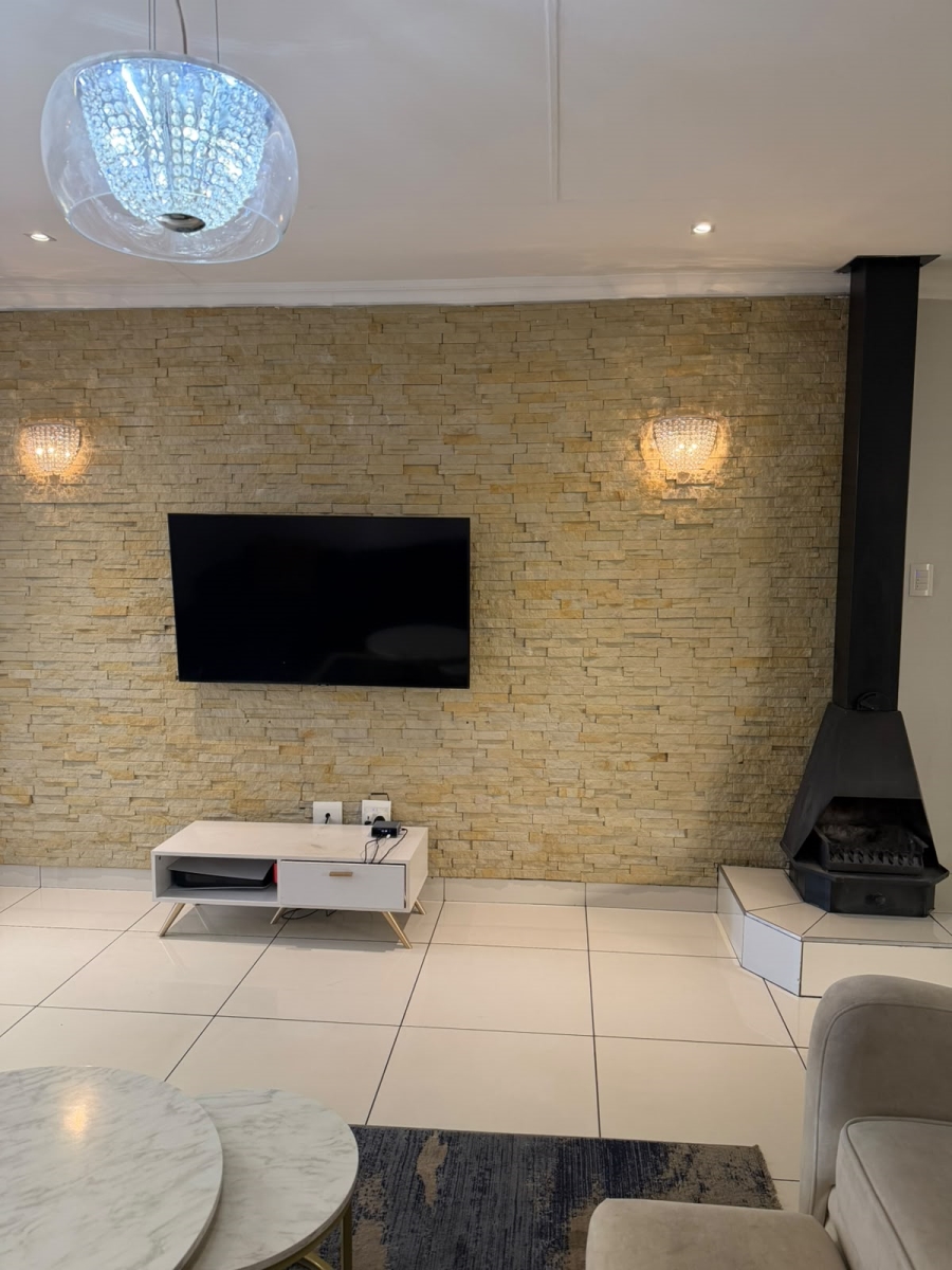 To Let 3 Bedroom Property for Rent in Eldopark Gauteng