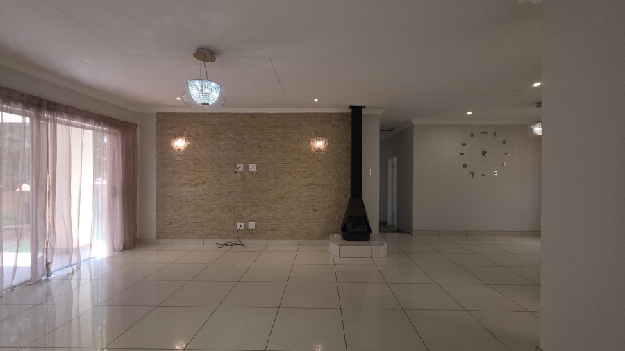 To Let 3 Bedroom Property for Rent in Eldopark Gauteng