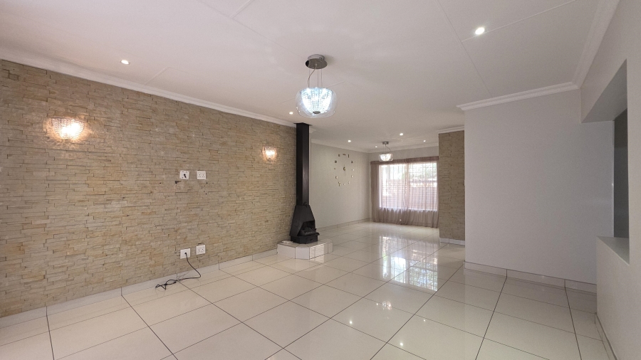 To Let 3 Bedroom Property for Rent in Eldopark Gauteng