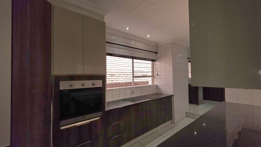 To Let 3 Bedroom Property for Rent in Eldopark Gauteng