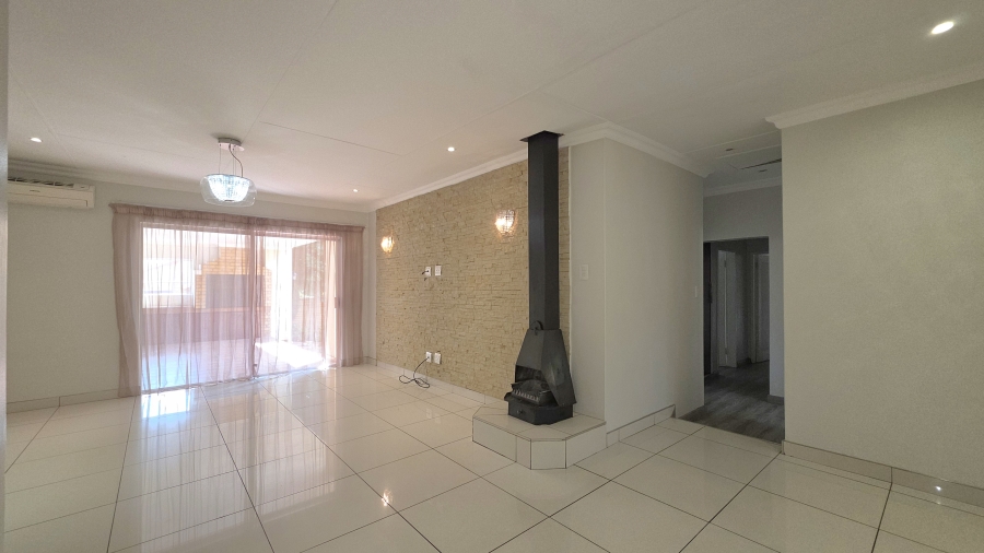 To Let 3 Bedroom Property for Rent in Eldopark Gauteng