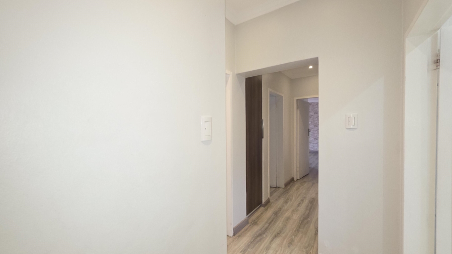 To Let 3 Bedroom Property for Rent in Eldopark Gauteng