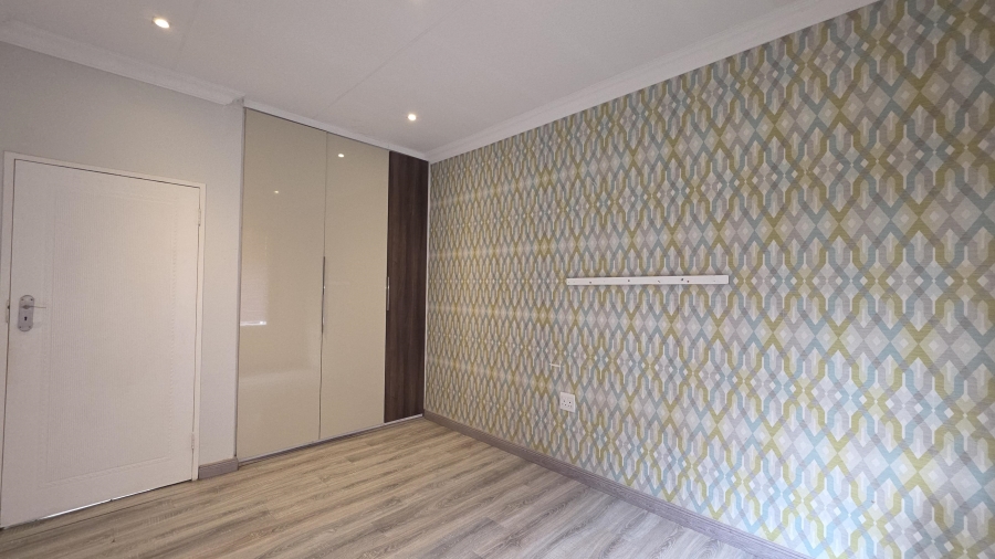 To Let 3 Bedroom Property for Rent in Eldopark Gauteng