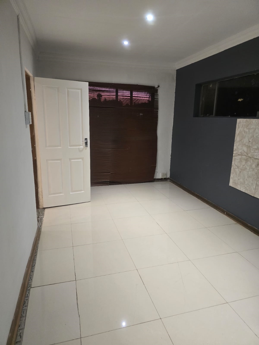 To Let 2 Bedroom Property for Rent in Erasmia Gauteng