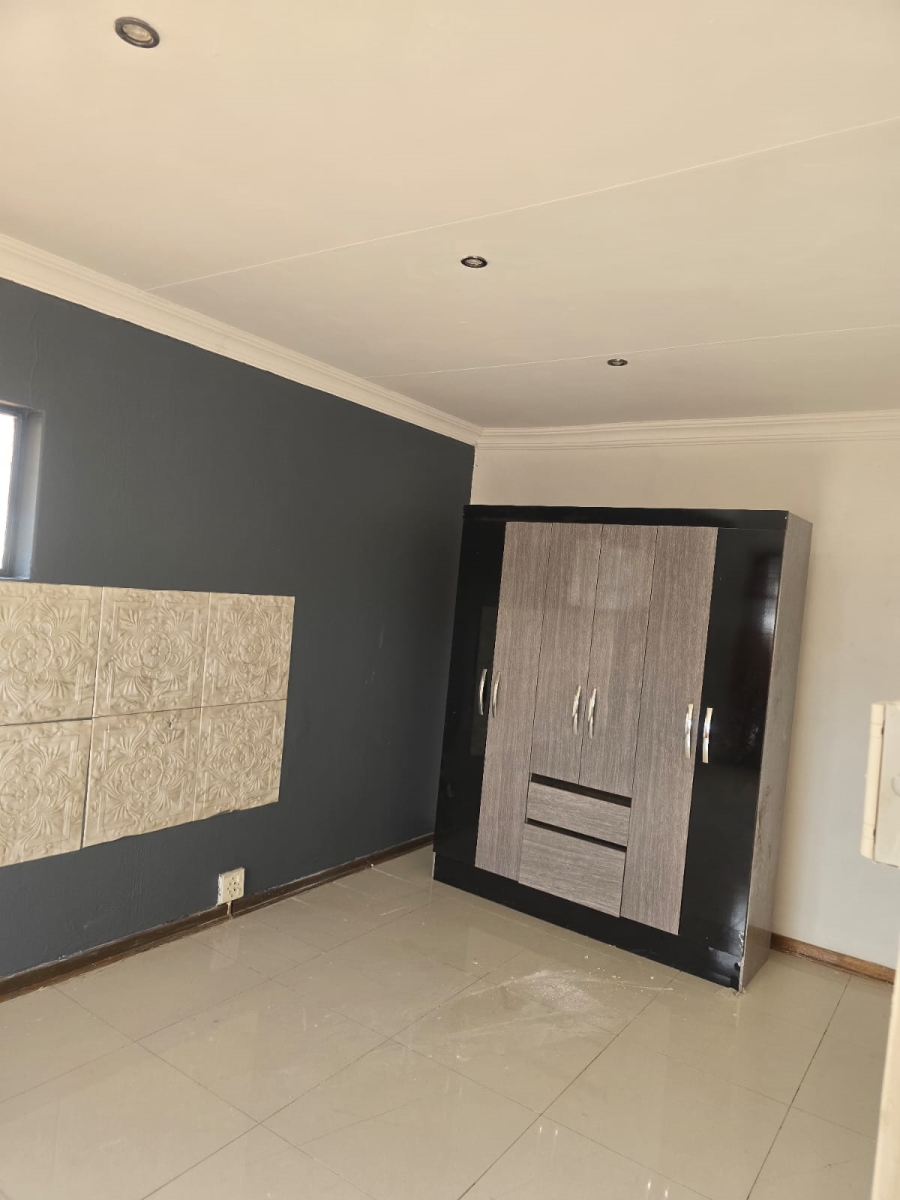 To Let 2 Bedroom Property for Rent in Erasmia Gauteng