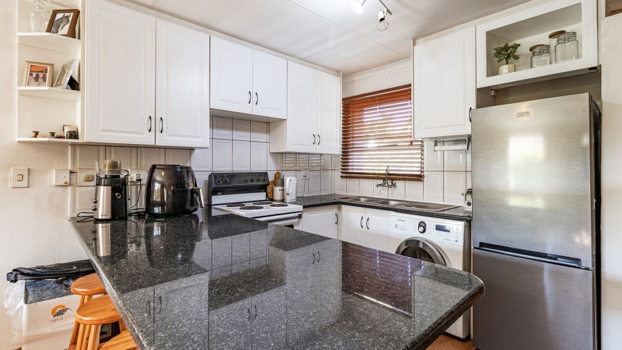 2 Bedroom Property for Sale in Magaliessig Gauteng