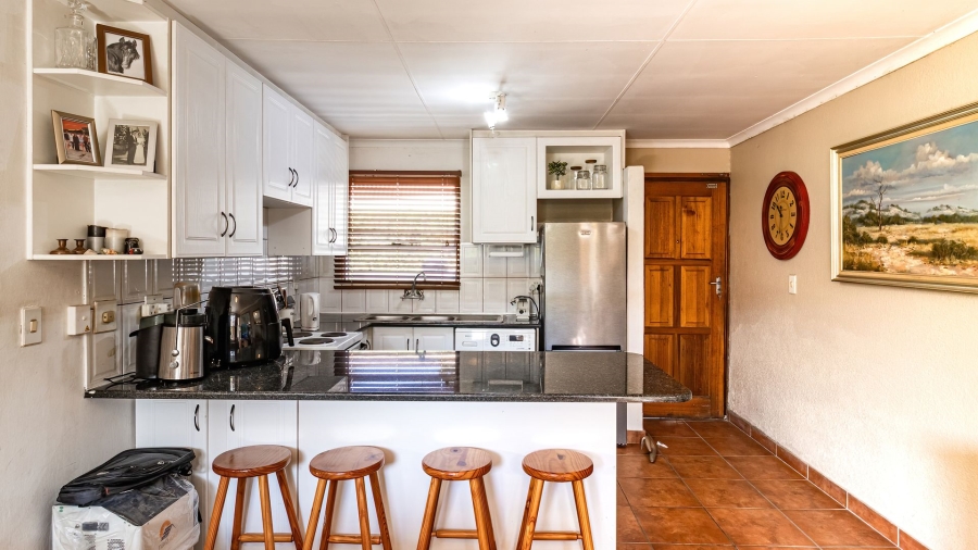 2 Bedroom Property for Sale in Magaliessig Gauteng