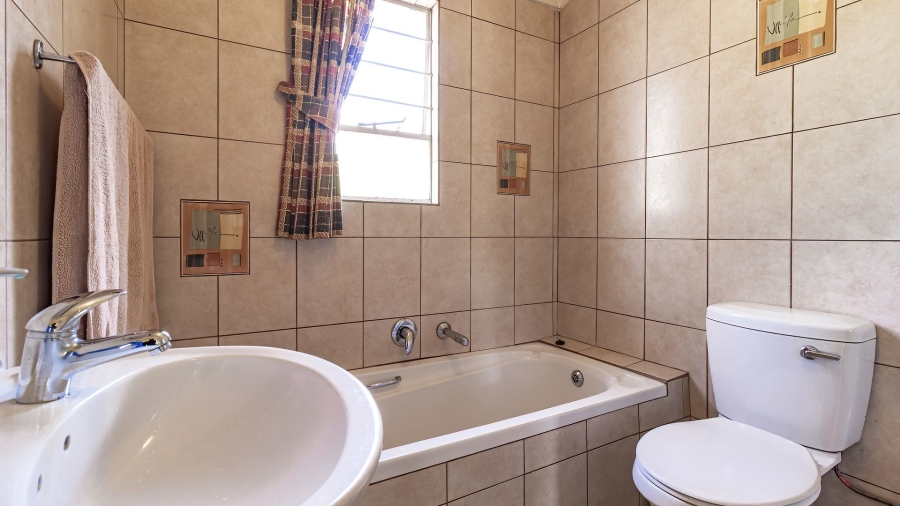2 Bedroom Property for Sale in Magaliessig Gauteng