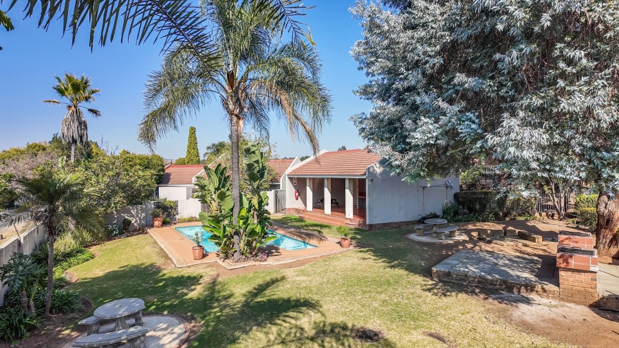 2 Bedroom Property for Sale in Magaliessig Gauteng