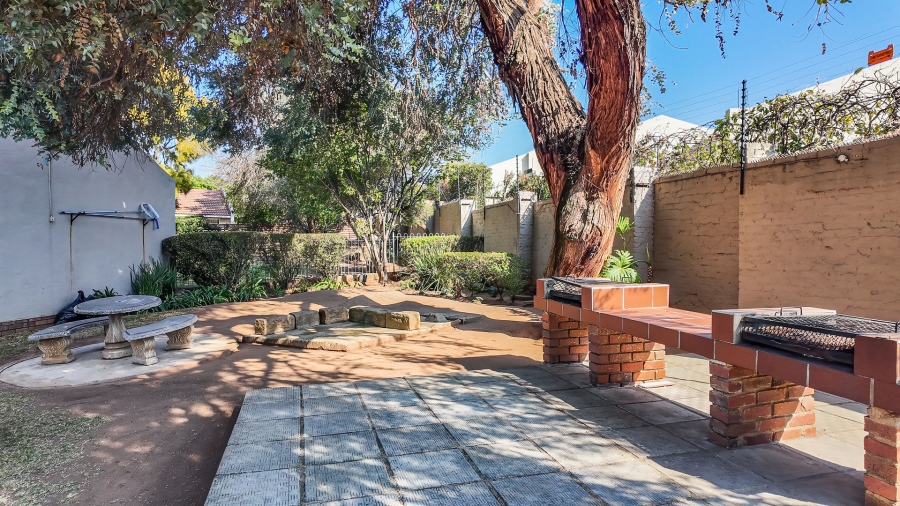 2 Bedroom Property for Sale in Magaliessig Gauteng