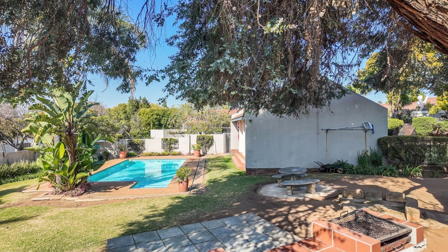 2 Bedroom Property for Sale in Magaliessig Gauteng