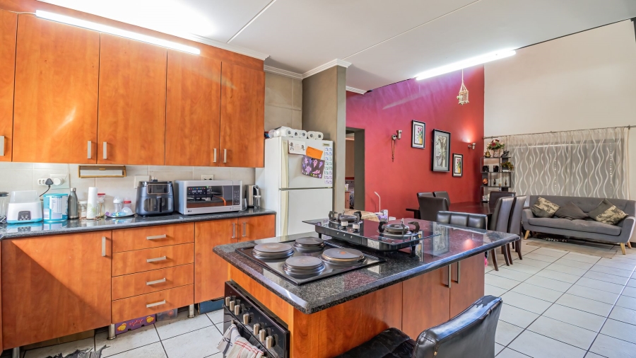 2 Bedroom Property for Sale in Sunninghill Gauteng