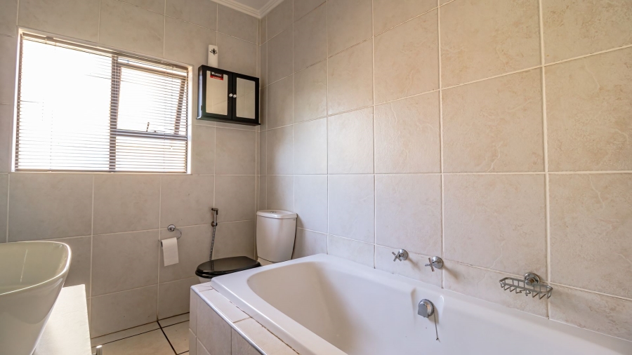 2 Bedroom Property for Sale in Sunninghill Gauteng