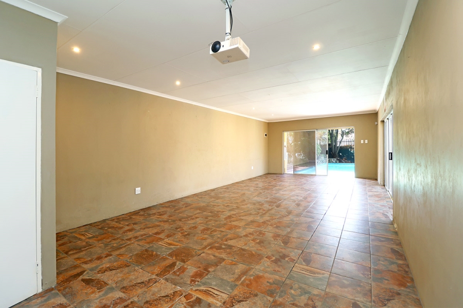 To Let 4 Bedroom Property for Rent in Weltevreden Park Gauteng