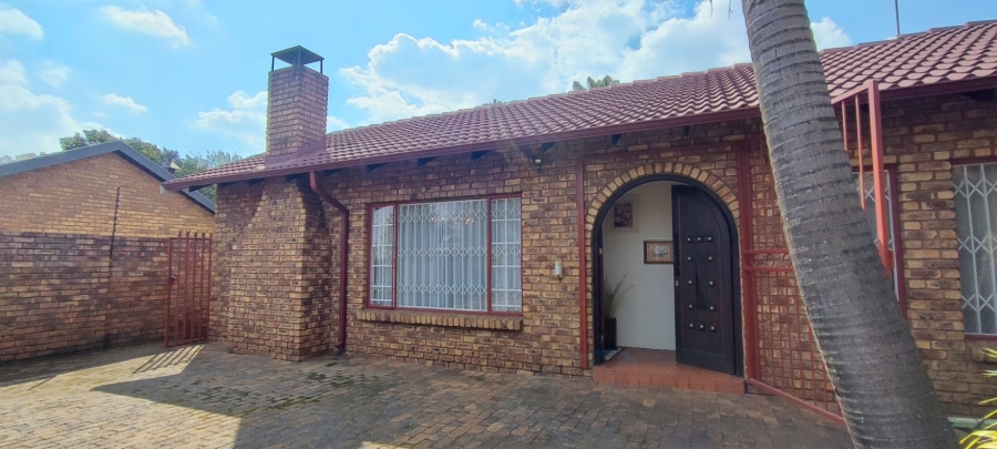 3 Bedroom Property for Sale in Rooihuiskraal North Gauteng