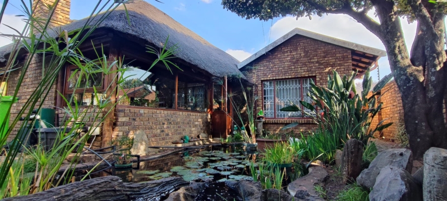 3 Bedroom Property for Sale in Rooihuiskraal North Gauteng