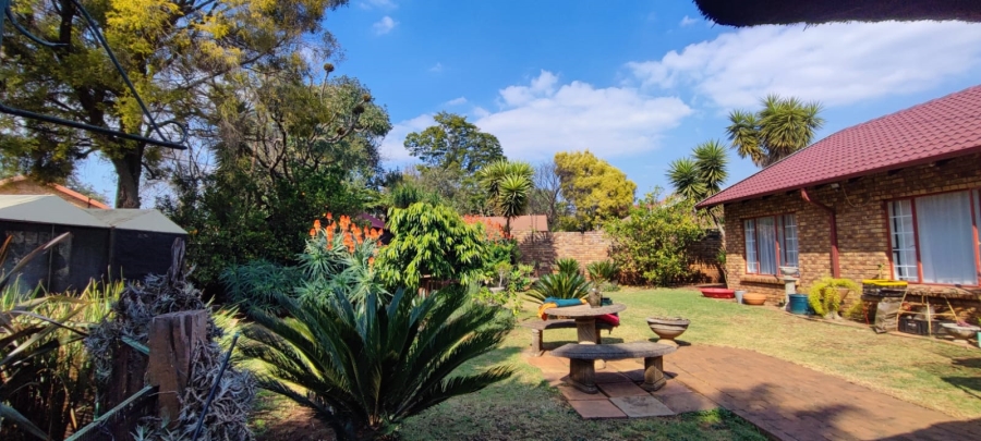 3 Bedroom Property for Sale in Rooihuiskraal North Gauteng