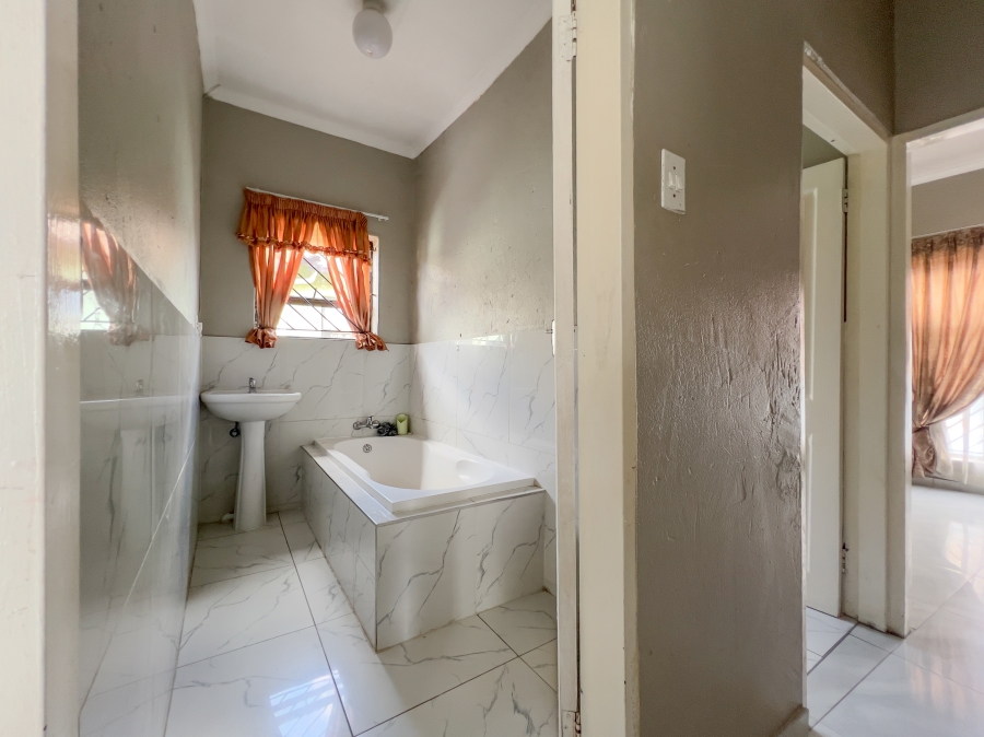 3 Bedroom Property for Sale in Birch Acres Gauteng