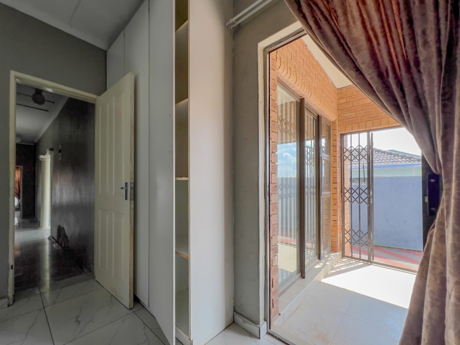 3 Bedroom Property for Sale in Birch Acres Gauteng