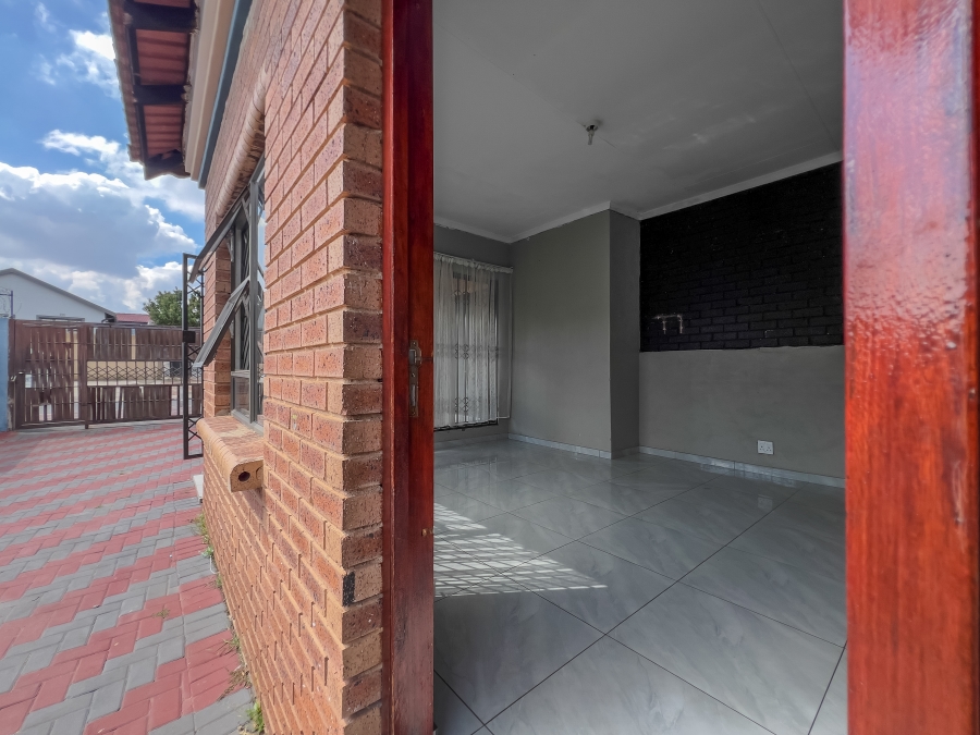 3 Bedroom Property for Sale in Birch Acres Gauteng