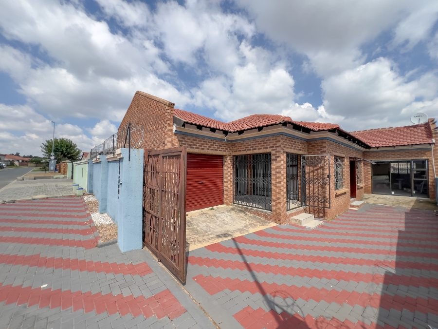 3 Bedroom Property for Sale in Birch Acres Gauteng