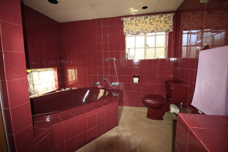 6 Bedroom Property for Sale in Glen Austin Gauteng