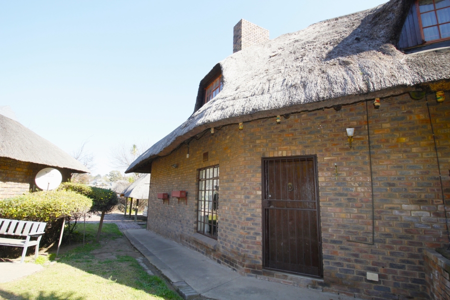 6 Bedroom Property for Sale in Glen Austin Gauteng