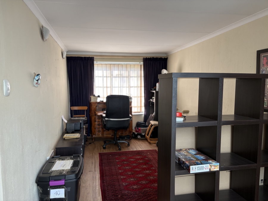 2 Bedroom Property for Sale in Magaliessig Gauteng