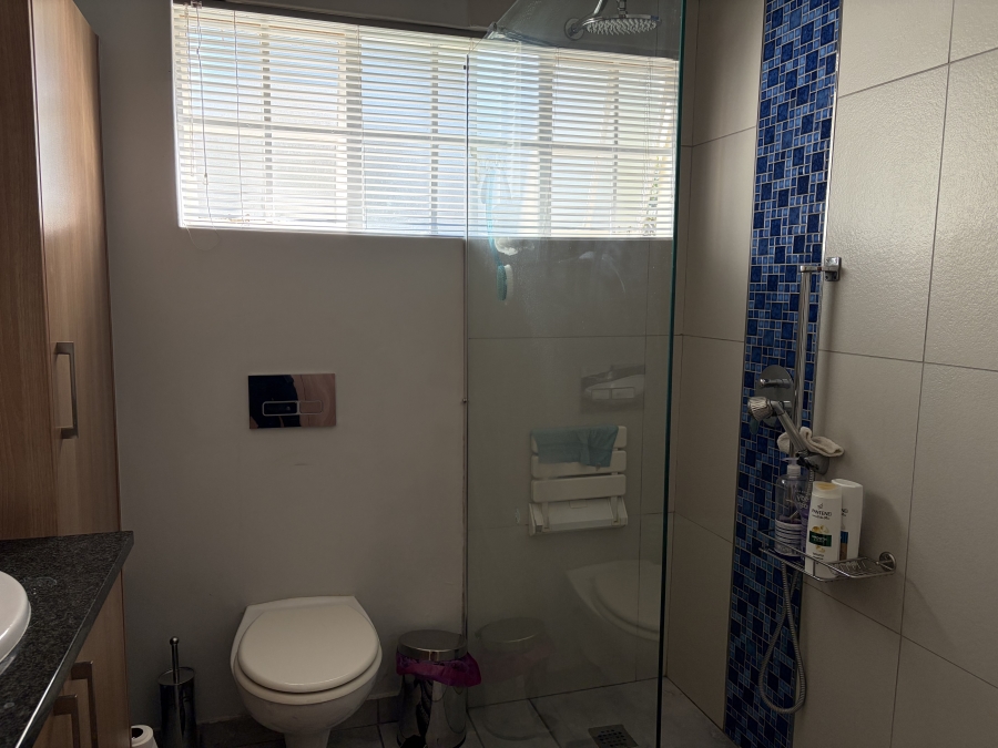 2 Bedroom Property for Sale in Magaliessig Gauteng