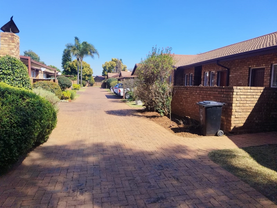 3 Bedroom Property for Sale in Birchleigh North Gauteng