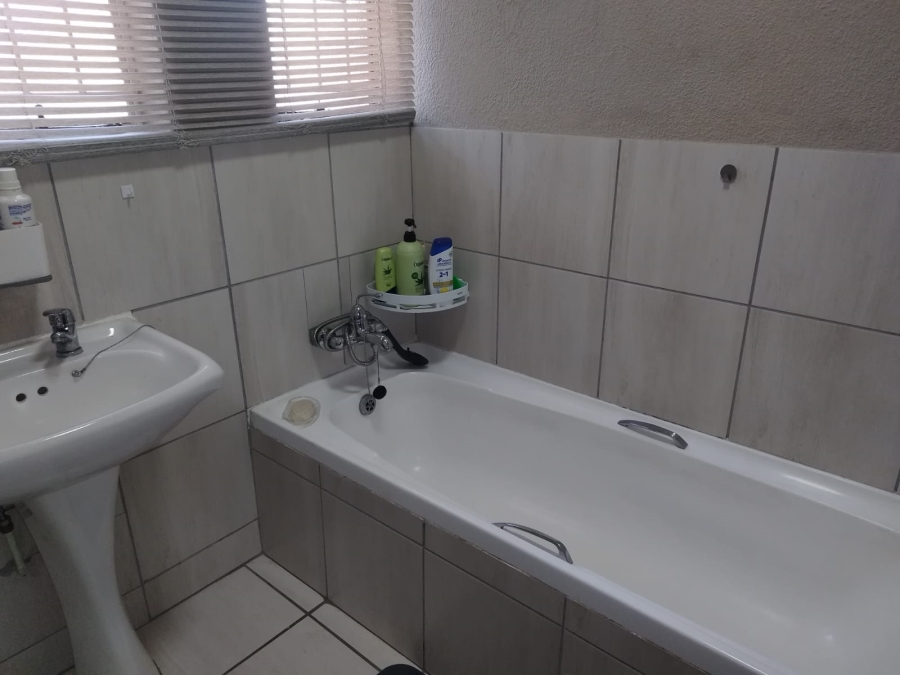 3 Bedroom Property for Sale in Birchleigh North Gauteng