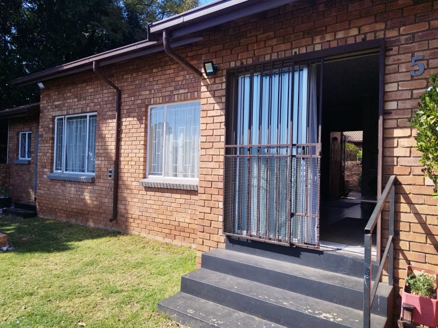 3 Bedroom Property for Sale in Birchleigh North Gauteng
