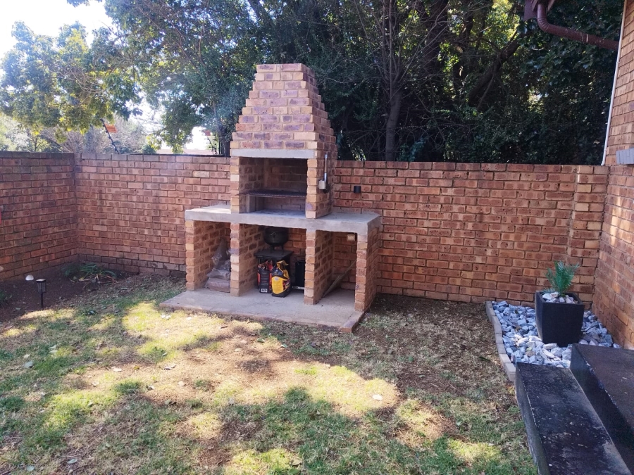 3 Bedroom Property for Sale in Birchleigh North Gauteng
