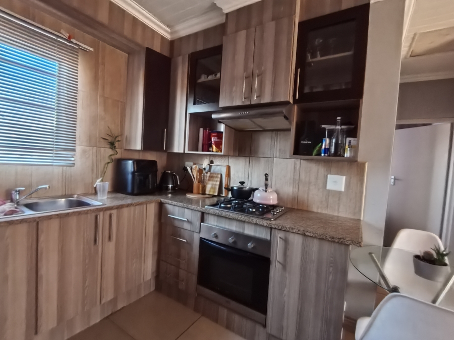 2 Bedroom Property for Sale in Andeon Gauteng