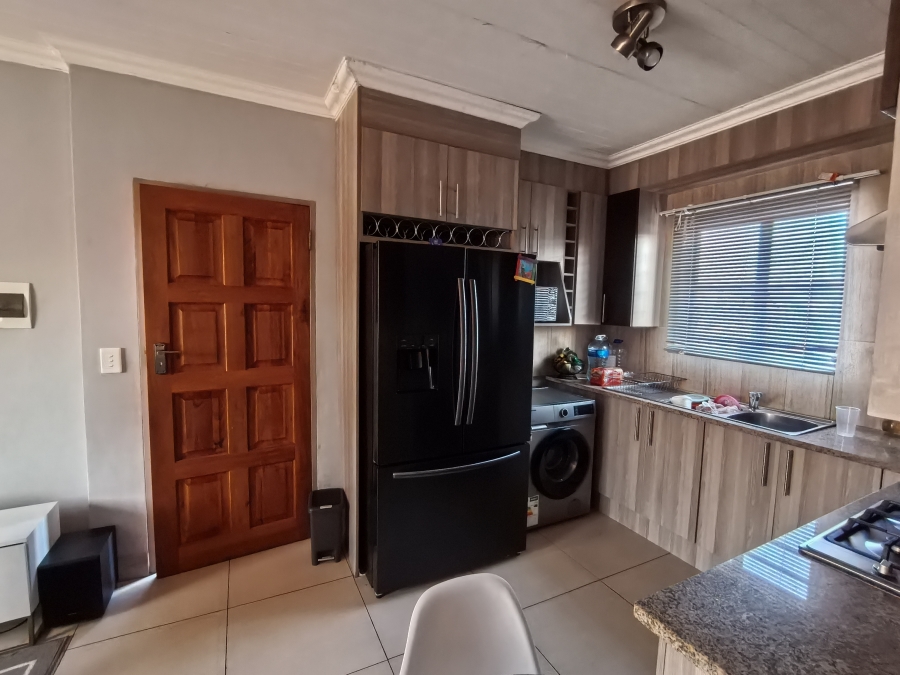 2 Bedroom Property for Sale in Andeon Gauteng