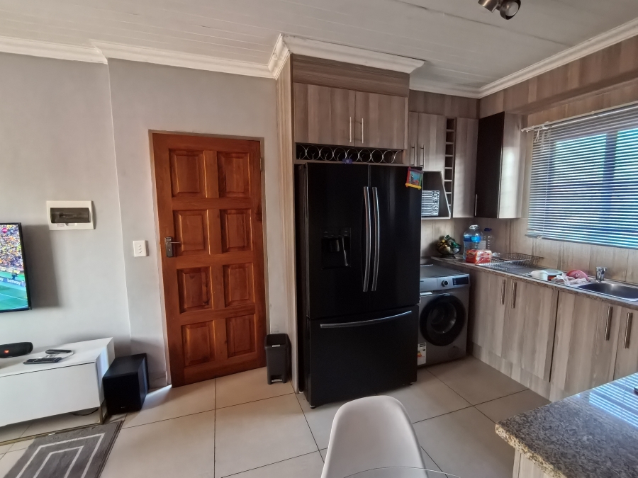 2 Bedroom Property for Sale in Andeon Gauteng