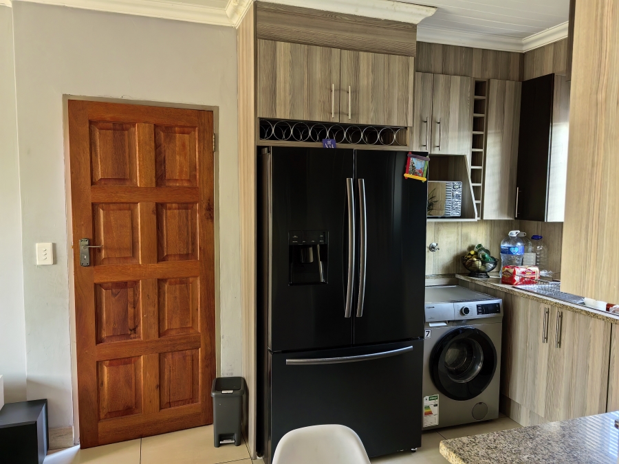 2 Bedroom Property for Sale in Andeon Gauteng