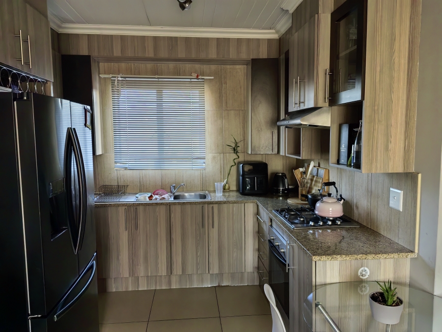 2 Bedroom Property for Sale in Andeon Gauteng