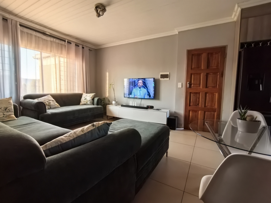 2 Bedroom Property for Sale in Andeon Gauteng
