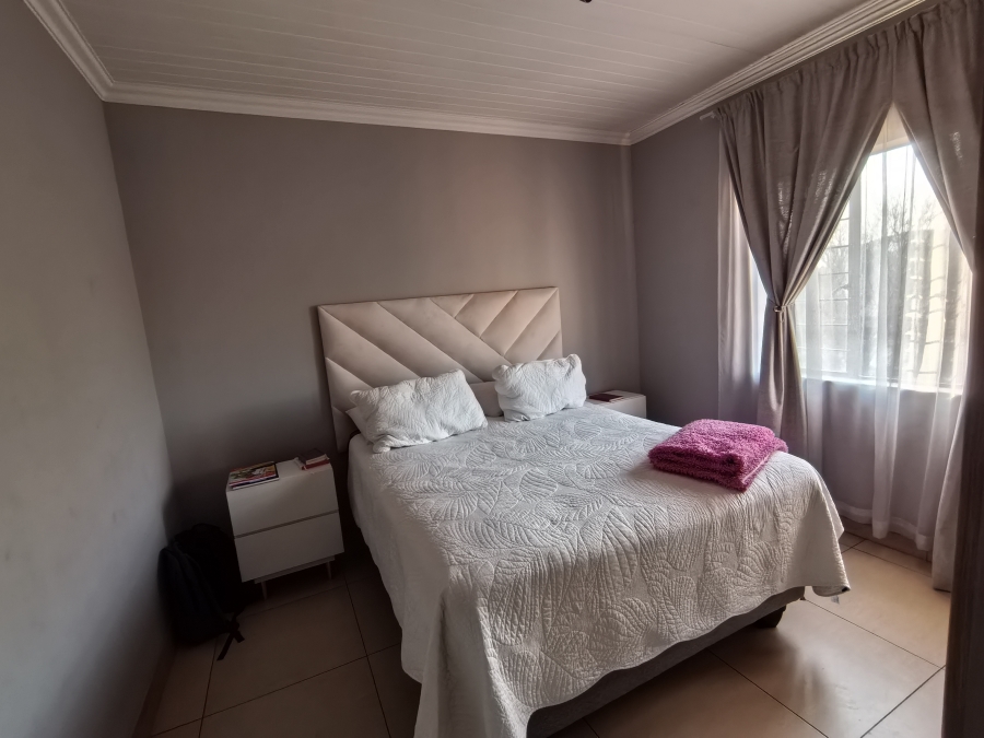 2 Bedroom Property for Sale in Andeon Gauteng