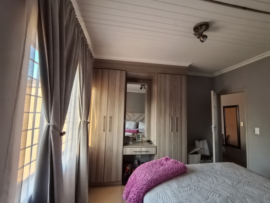 2 Bedroom Property for Sale in Andeon Gauteng