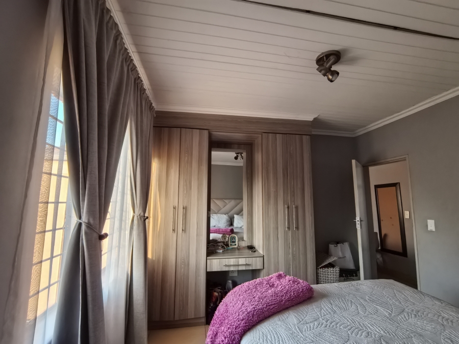 2 Bedroom Property for Sale in Andeon Gauteng