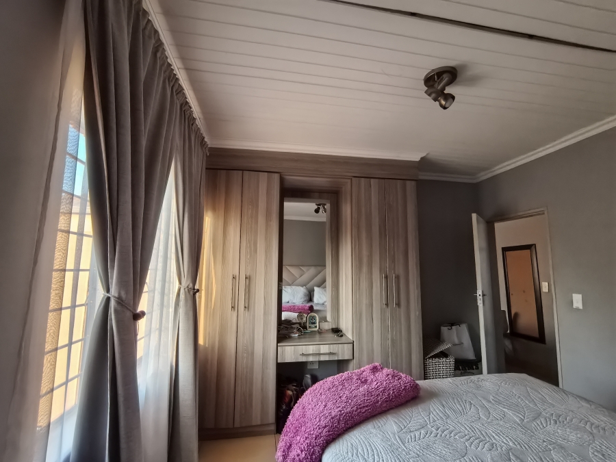 2 Bedroom Property for Sale in Andeon Gauteng