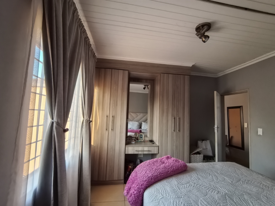 2 Bedroom Property for Sale in Andeon Gauteng
