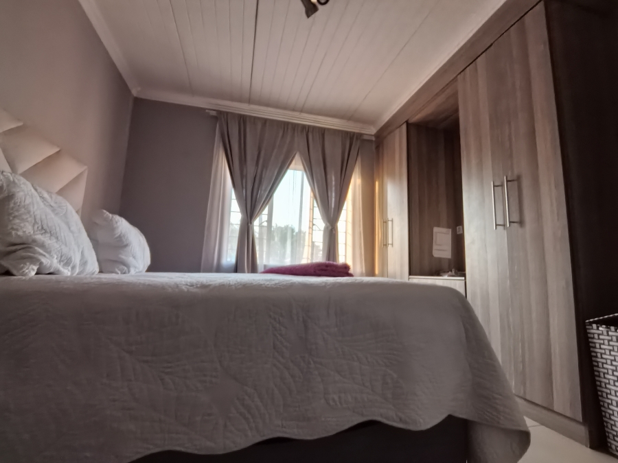 2 Bedroom Property for Sale in Andeon Gauteng