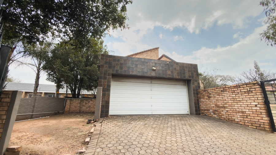 3 Bedroom Property for Sale in Noordheuwel Gauteng