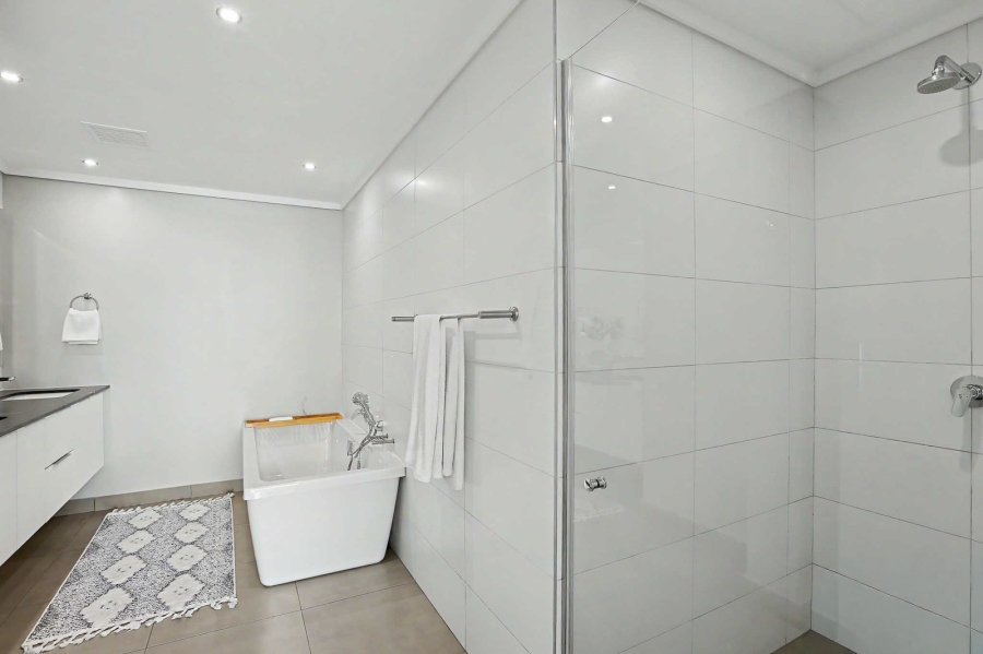 To Let 3 Bedroom Property for Rent in Midstream Estate Gauteng