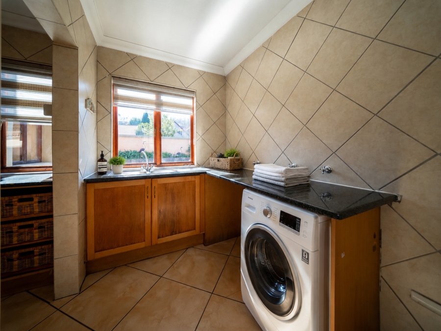 3 Bedroom Property for Sale in Faerie Glen Gauteng