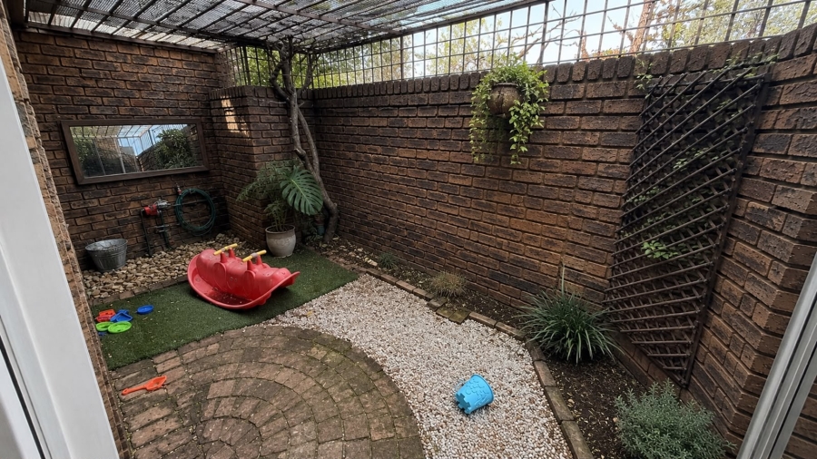 3 Bedroom Property for Sale in La Montagne Gauteng