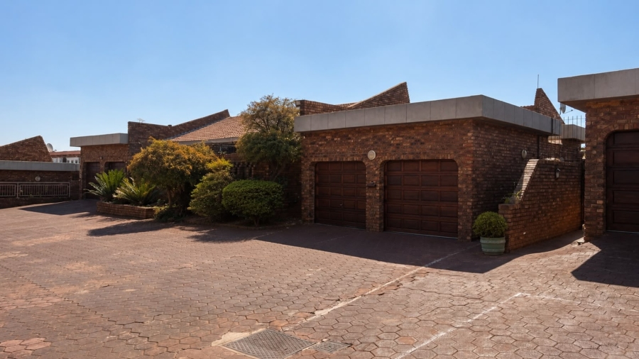 3 Bedroom Property for Sale in La Montagne Gauteng